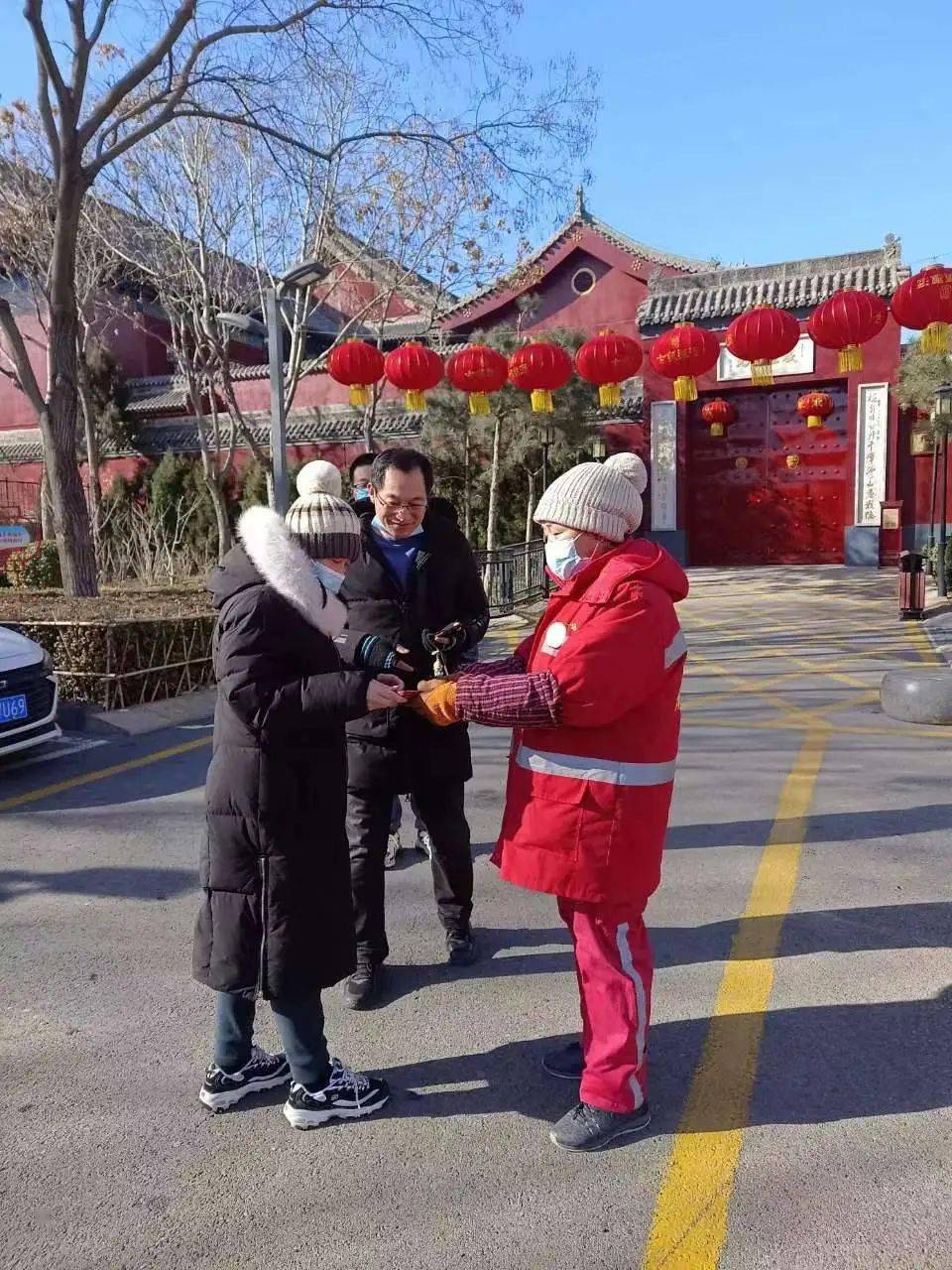 华为手机遗失找回来吗
:【温暖之城 · 日行一善】失而复得暖民心——广场员工帮市民找回丢失财物-第2张图片-亚星国际官网