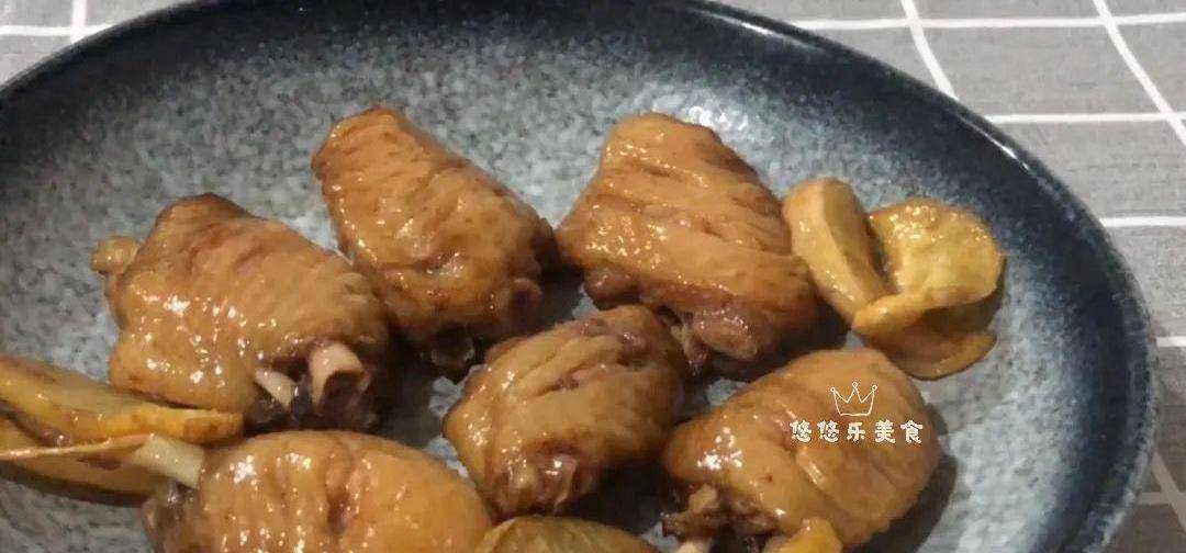 苹果吃鸡国外版
:苹果和鸡翅真是绝配，不煮不煮又不炖，味道真香，出锅全家抢着吃