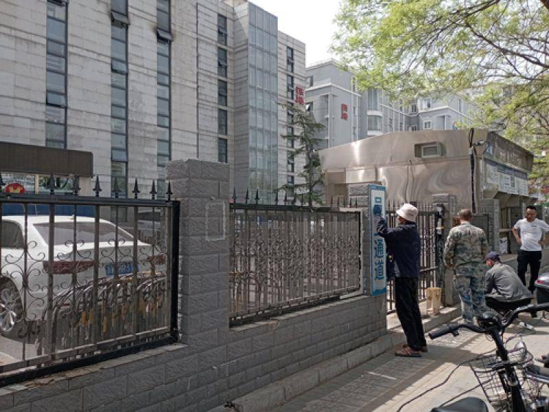 达芬奇苹果版安装
:直击长锋医院火灾施工现场：工人正用钢板围挡｜快讯
