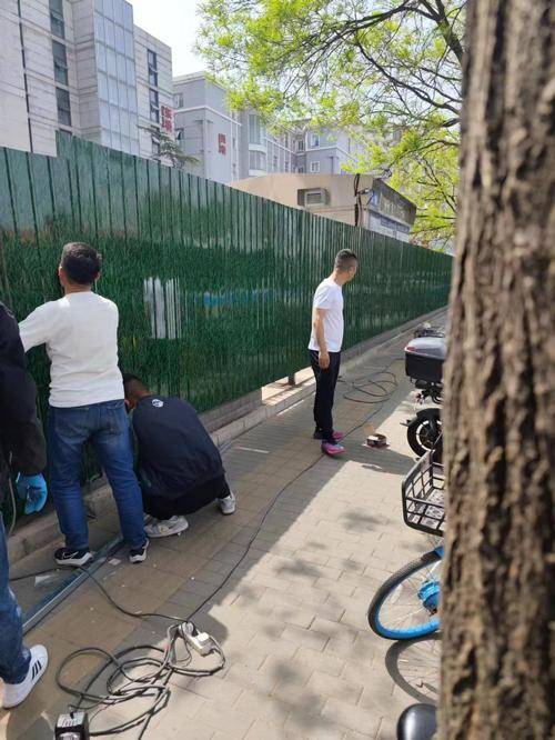 达芬奇苹果版安装
:直击长锋医院火灾施工现场：工人正用钢板围挡｜快讯-第2张图片-亚星国际官网