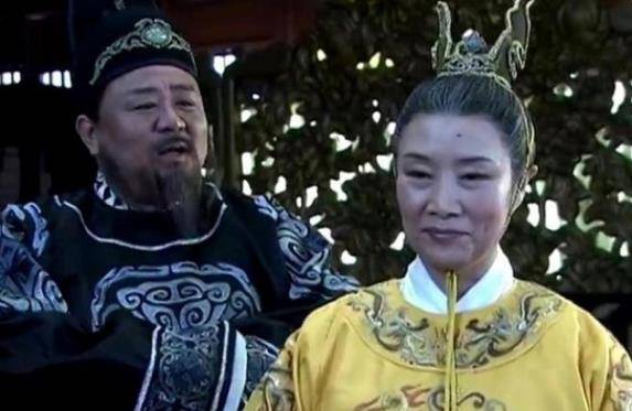 狄仁杰版的小苹果:武则天与狄仁杰之间仅是君臣关系吗？狄公遗物中的8字揭晓实情