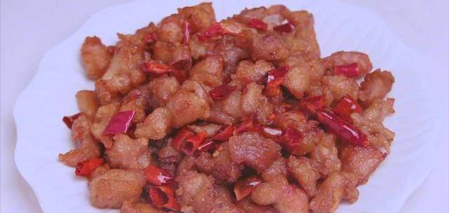 家庭版苹果鸡丁:教你做家庭版辣子鸡丁，外酥里嫩，香辣过瘾，非常的开胃下饭