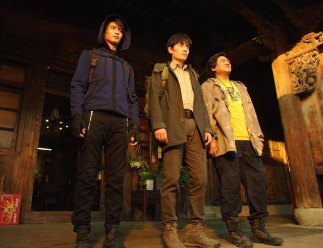 小花影视苹果版:《重启之极海听雷》乔振宇上线，上来就高能，他扮演的小花有打戏