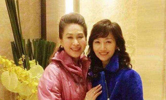 滚蛋吧僵尸苹果版:香港第一鬼后曾是燕赤霞旧爱，与九叔数次交锋，如今成保险总监