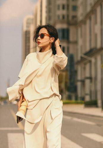 可以和女性角色做的手机游戏:听自己的！这一辈子做怎样的女性？自己说的才能算！——绣和芮心