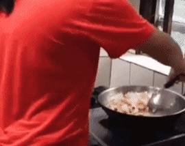 电视剧手机:搞笑图片幽默段子笑话：大姐，你的炒锅质量有点差啊