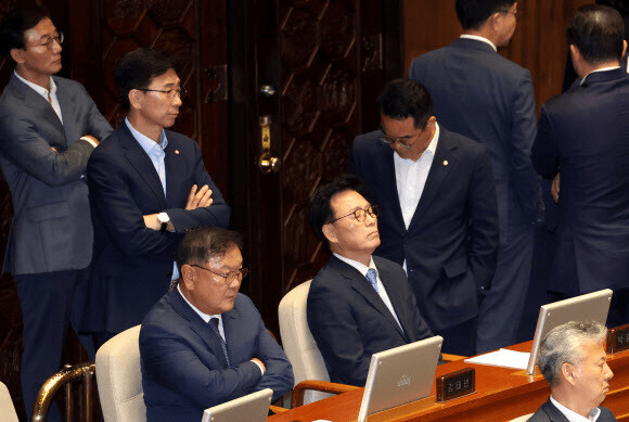 对称之美安卓版下载:惩罚背叛者？韩媒：李在明拘捕同意案通过后，共同民主党斥投赞成票者