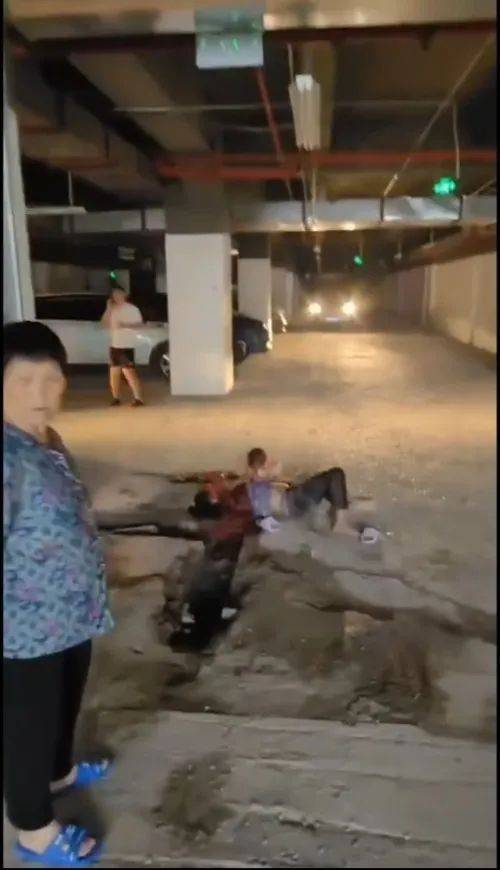 奶奶为保护孙子被狗撕咬！家属：已花费10多万，狗主人仍未找到