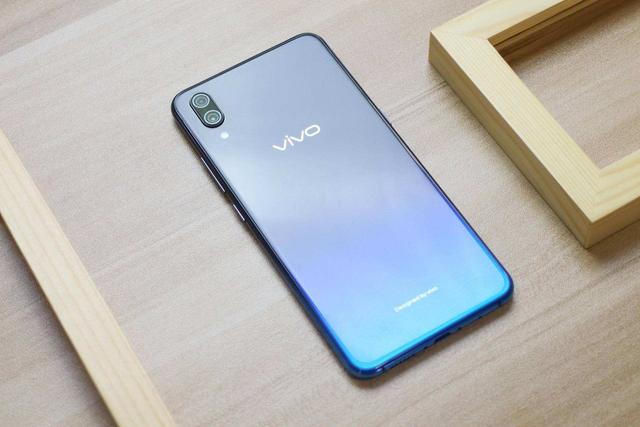 x23手机幻彩版vivo手机幻彩版跟普通有什么区别